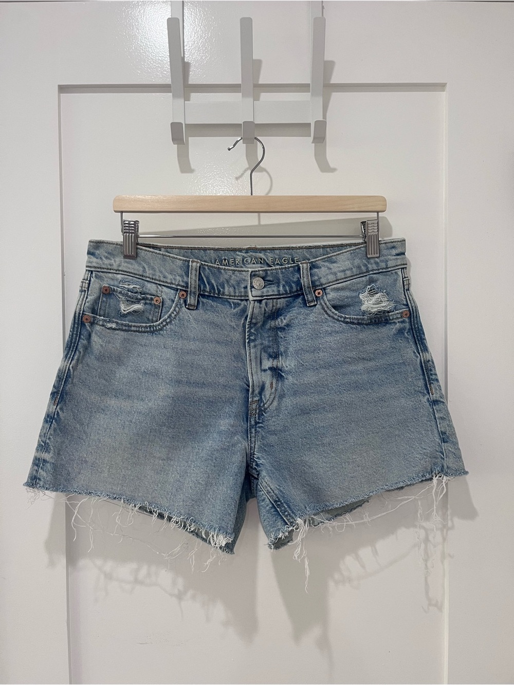 American Eagle Low-Rise Ex-Boyfriend Short